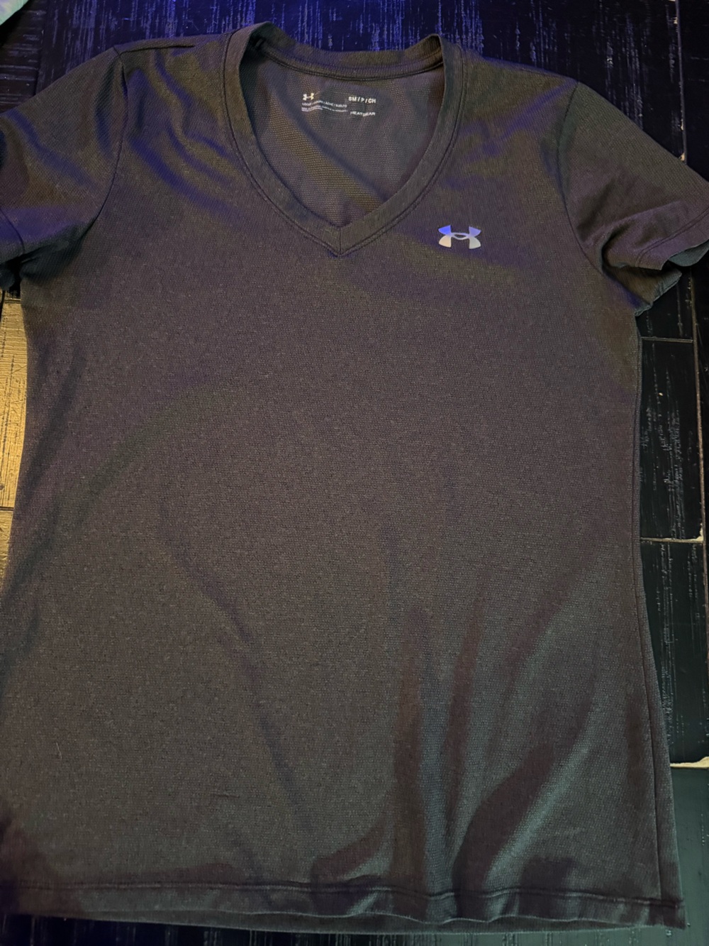 Under Armour Women’s Dark Gray Short-Sleeve v neck small Athletic Tee